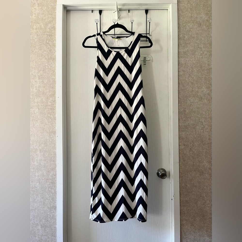 Gianni Bini White and Navy Zigzag Maxi Dress